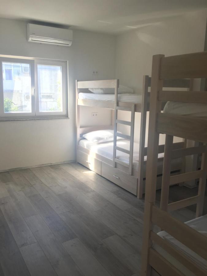 Backpackers Home Zadar Bagian luar foto